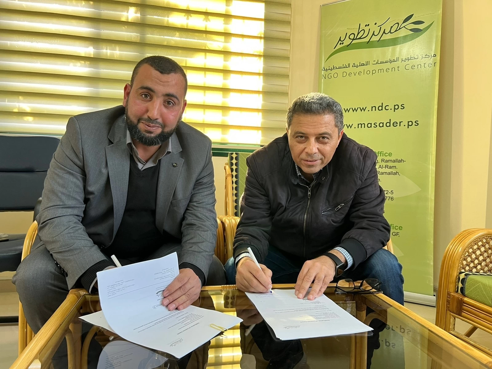 Signing a contract to develop a website for the Emergency Social Assistance Project in Gaza sector.